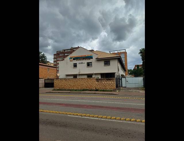 3 BEDROOM APARTMENT FOR SALE IN SUNNYSIDE